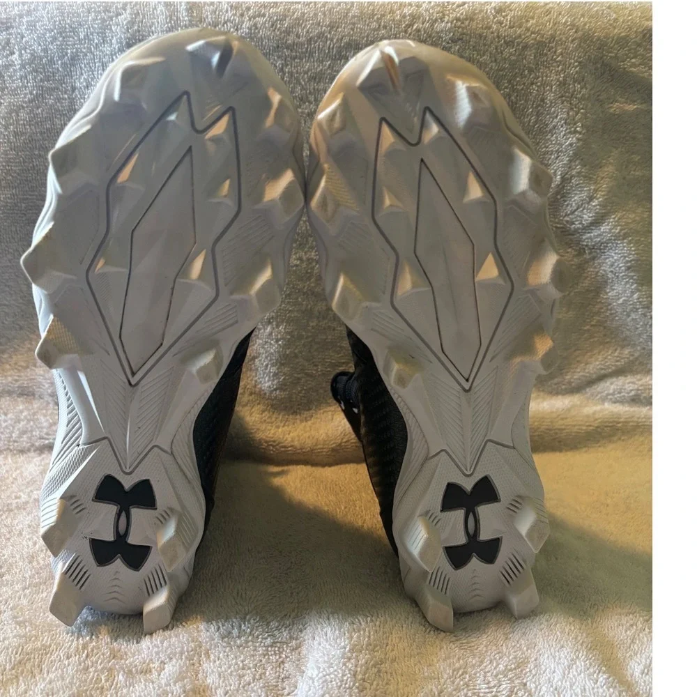 Under Armour Highlight RM Jr Black White Football Cleats 3027376-001 Kids 3Y
